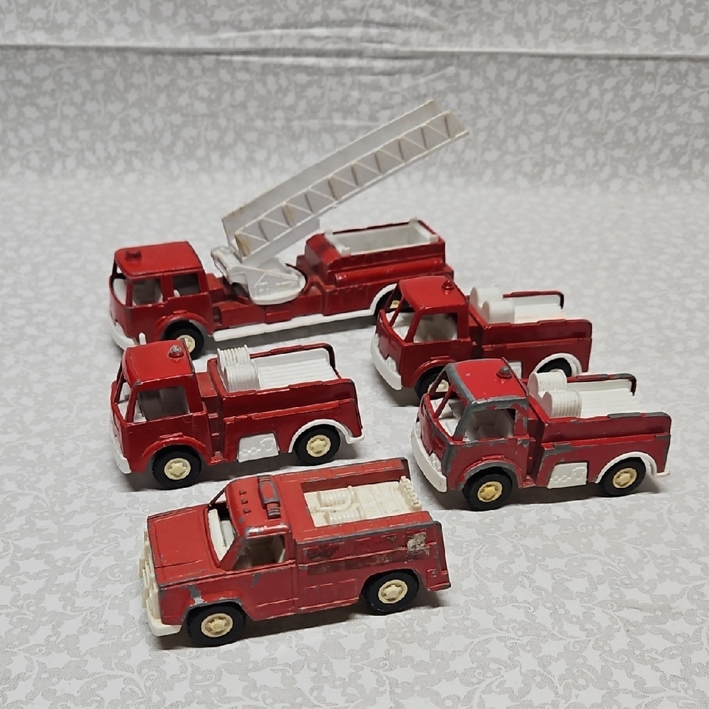 Vintage Tootsietoy Fire Truck Lot Bio.Equip.Truck Hose & Ladder Truck